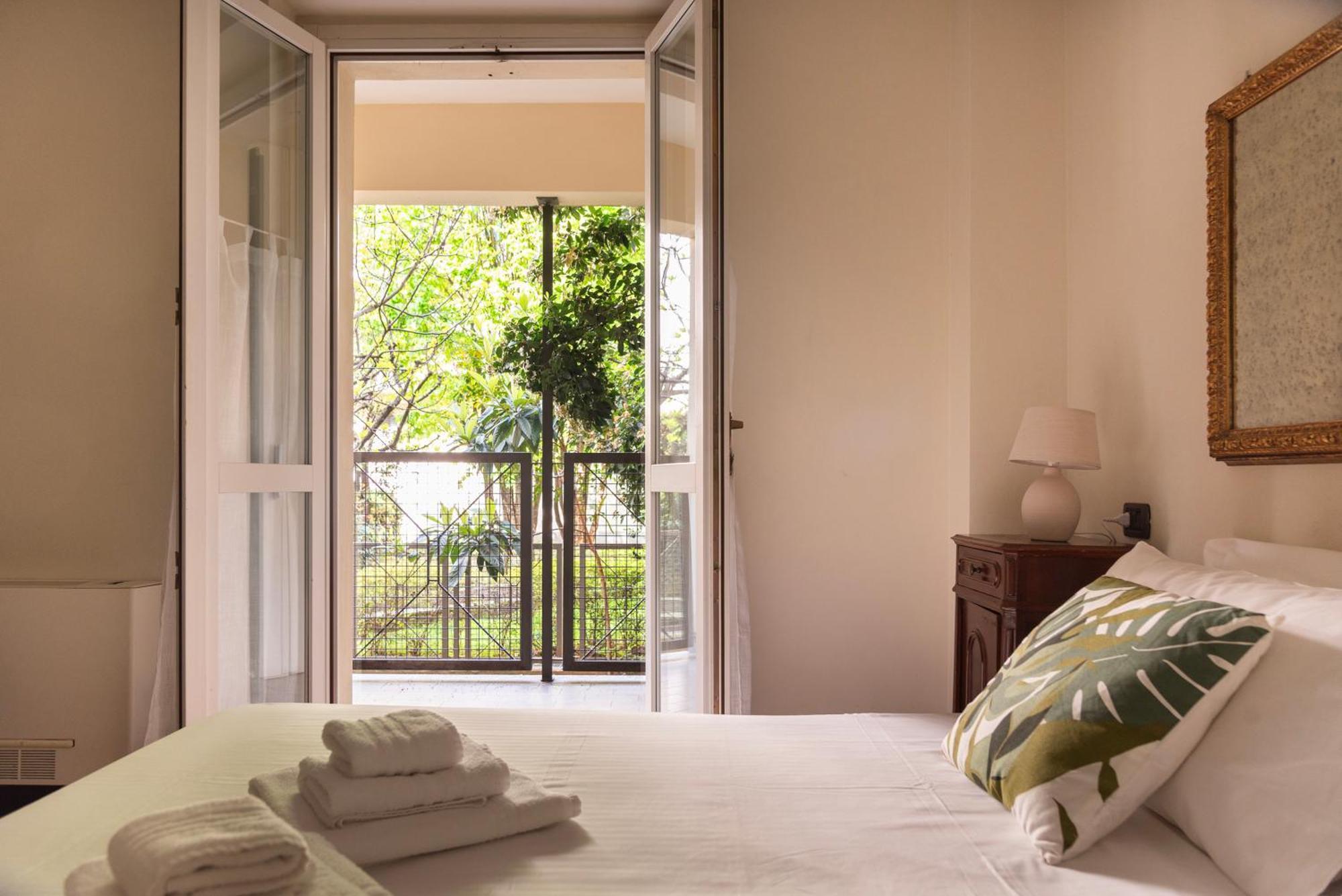 Appartamento Moscova-brera Elegante Con Giardino Privato Milano
