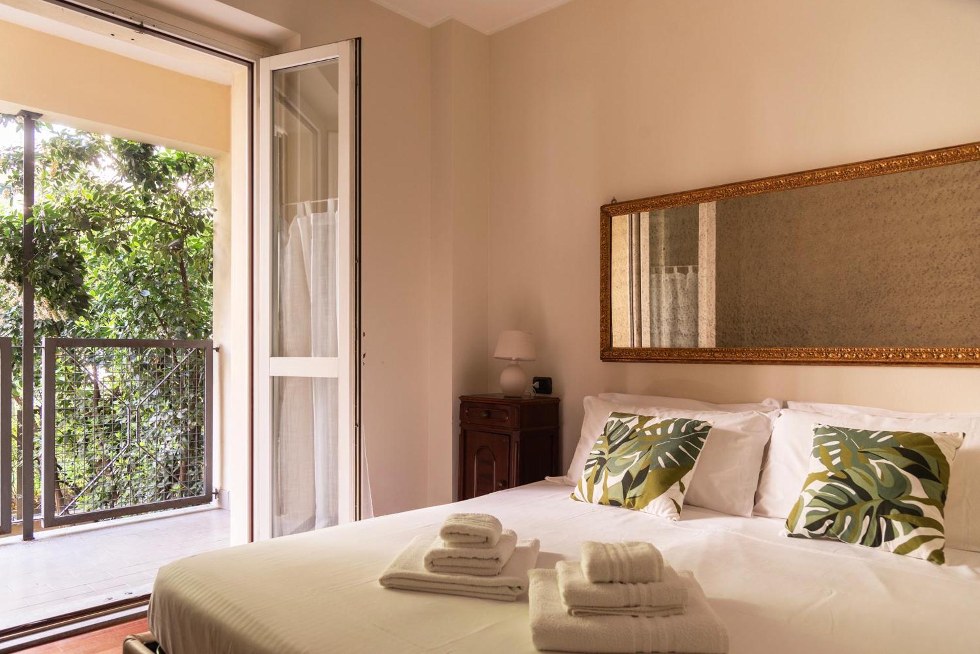 Appartamento Moscova-brera Elegante Con Giardino Privato Milano
