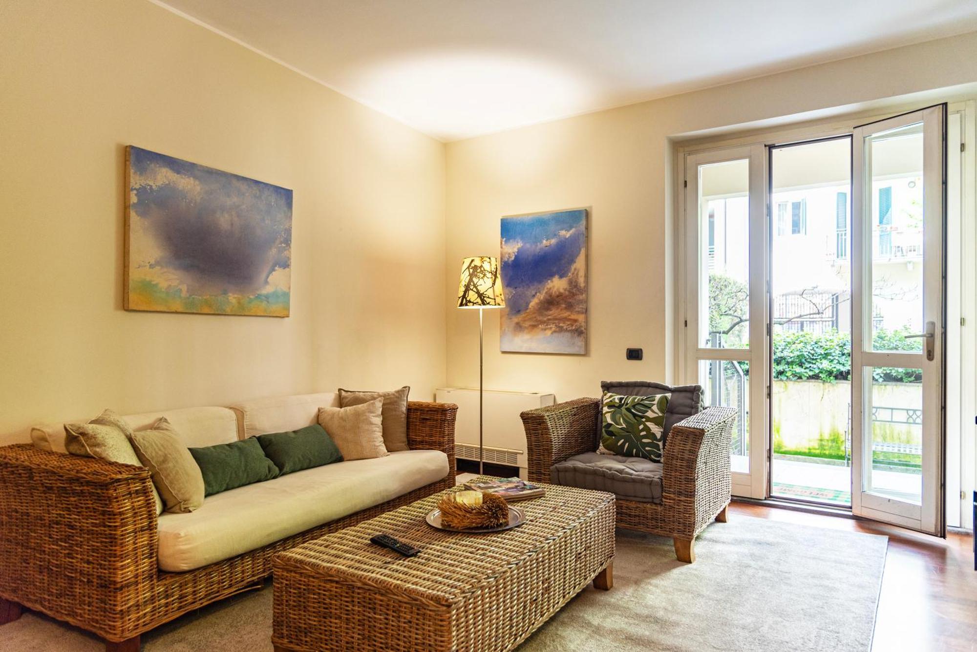 Appartamento Moscova-brera Elegante Con Giardino Privato